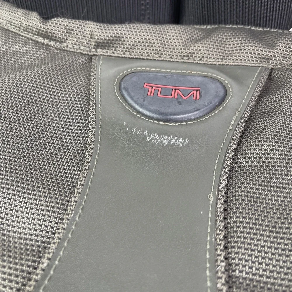 Tumi T3 Messenger Bag Ballistic Nylon Green Expandable 500G